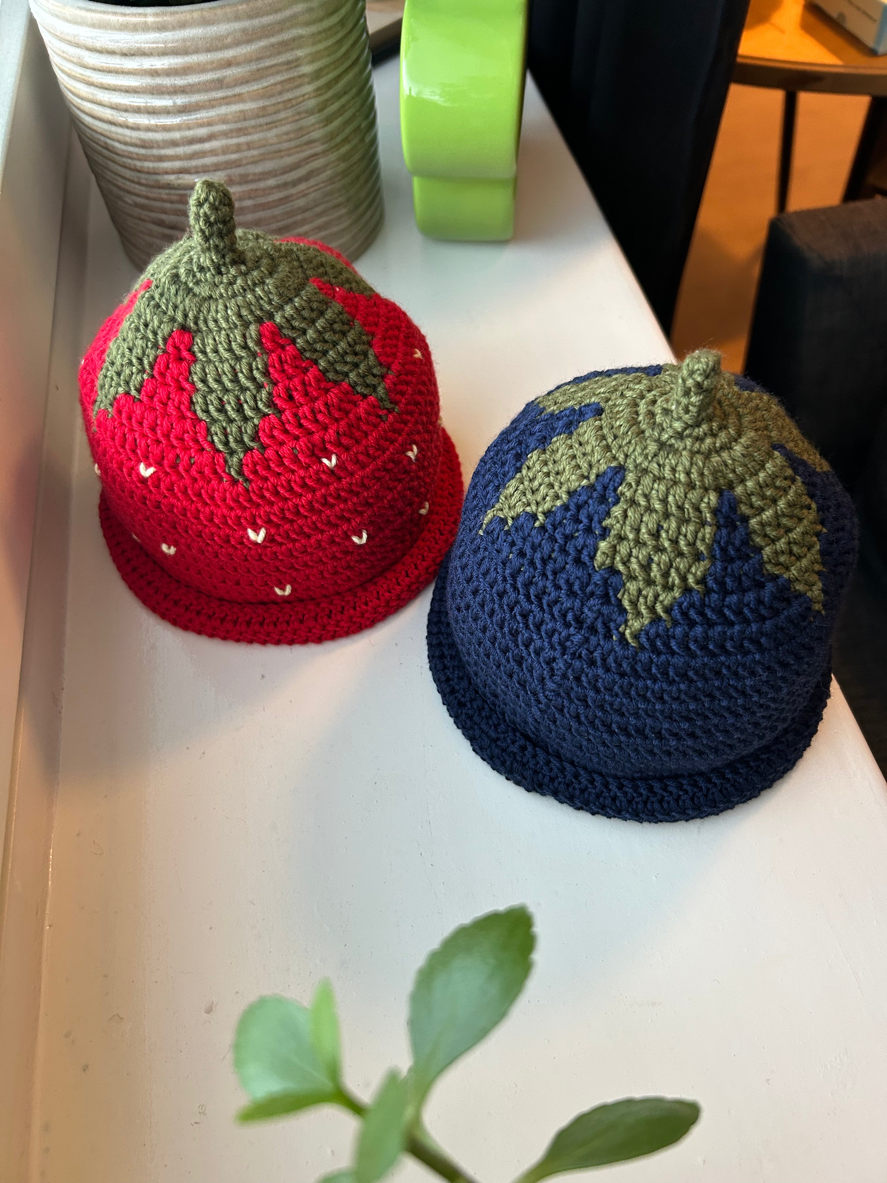 MANSIKKA ja MUSTIKKA - hatut