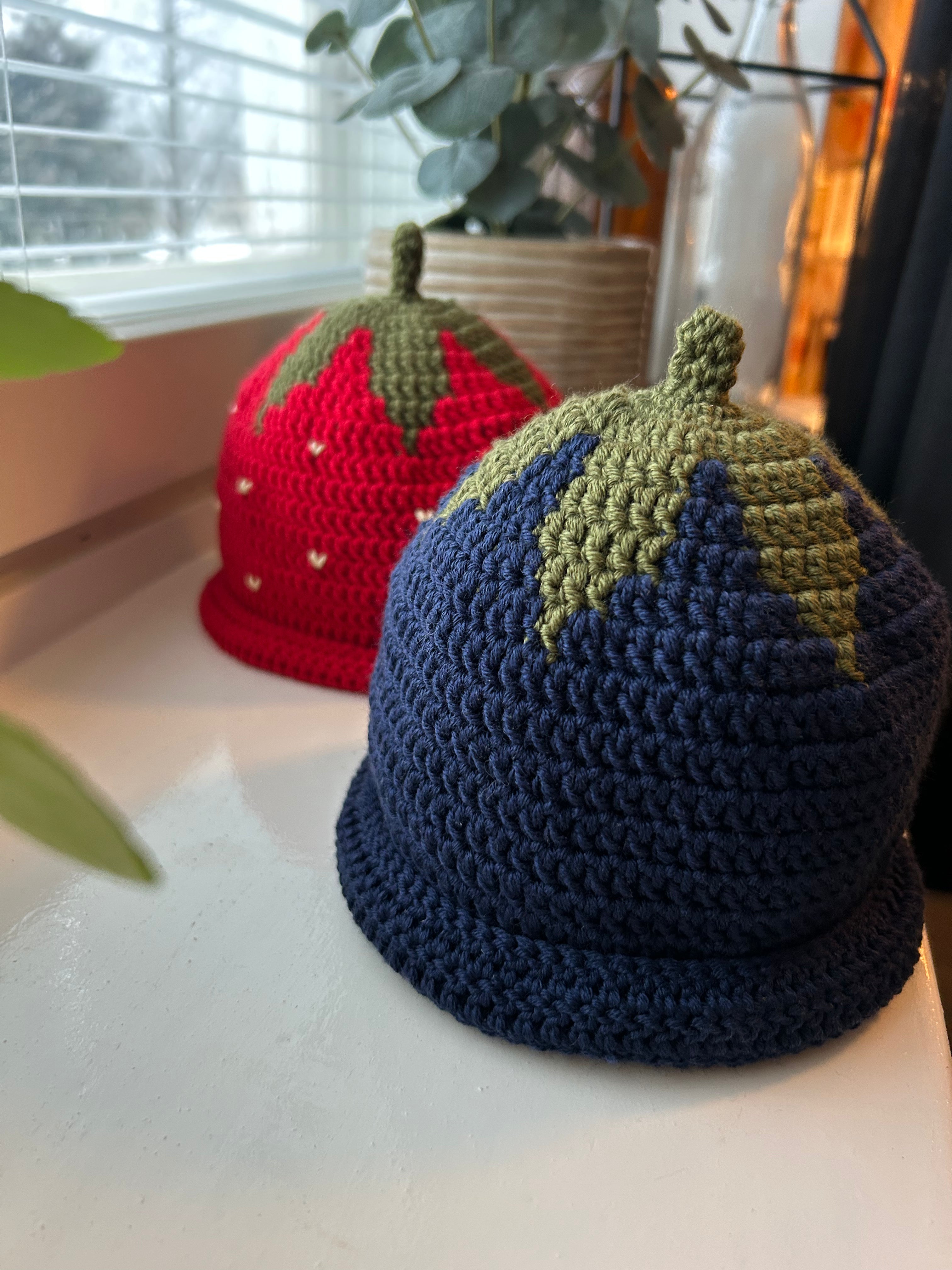 MANSIKKA ja MUSTIKKA - hatut